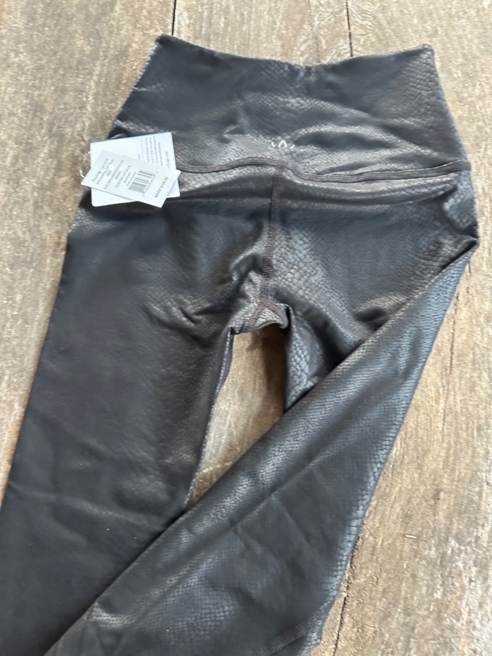 Beyond Yoga Black Snake Jacquard leggings, NWT in XS.